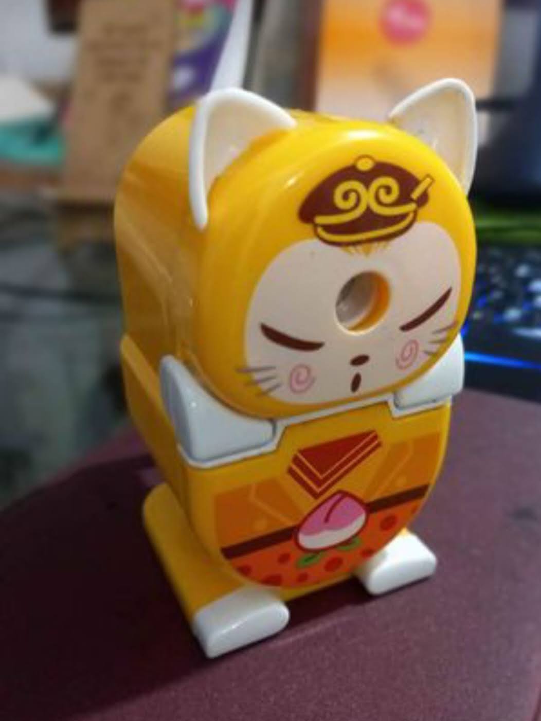 SACAPUNTAS DE MANIVELA y PORTA CEPILLOS FIGURA