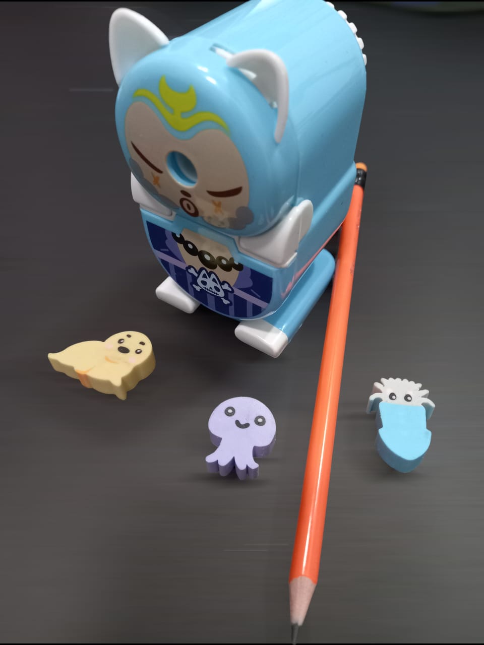 SACAPUNTAS DE MANIVELA  GATO CHINO